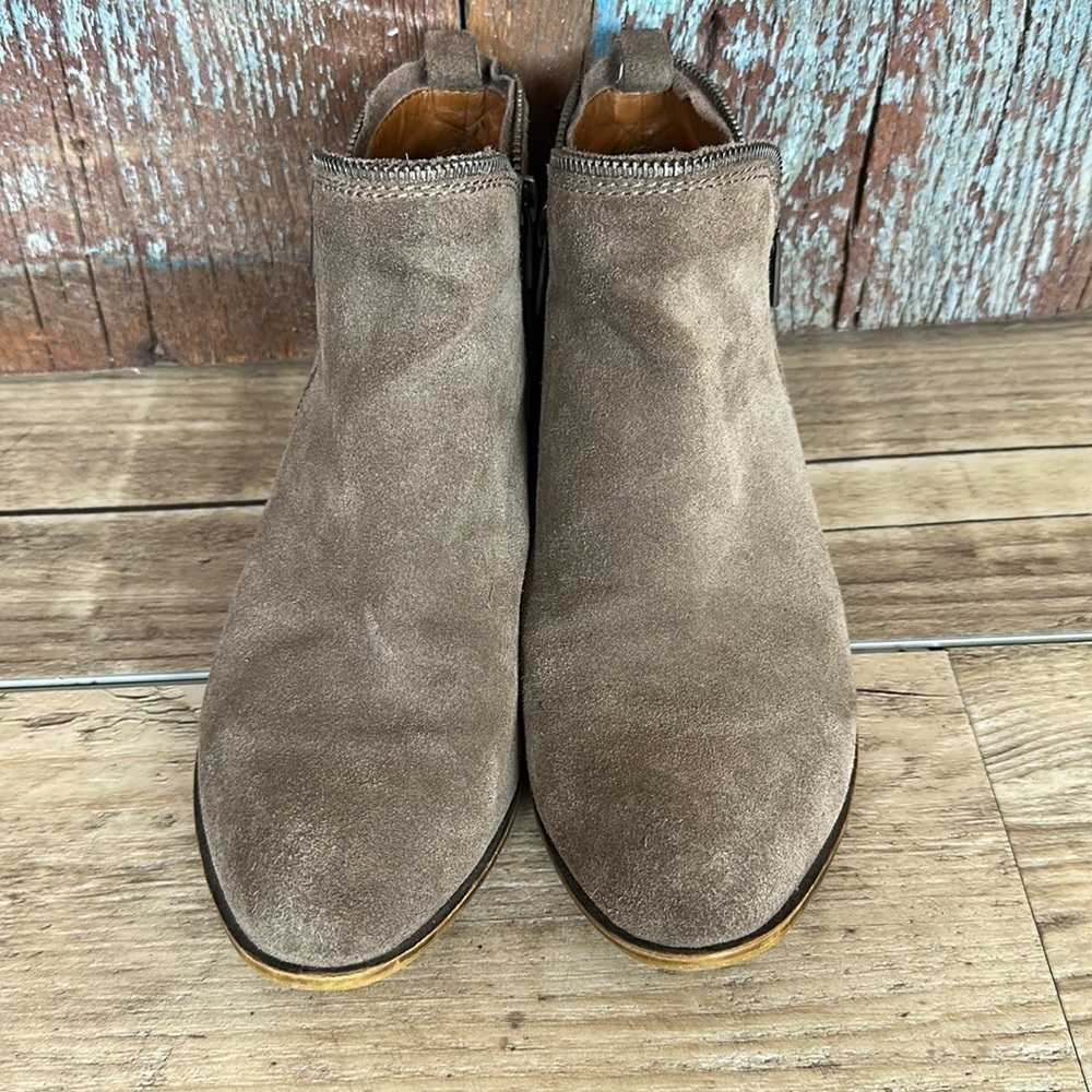 Lucky Brand Bartalino Suede Bootie Size 8.5 - Picture 2 of 10